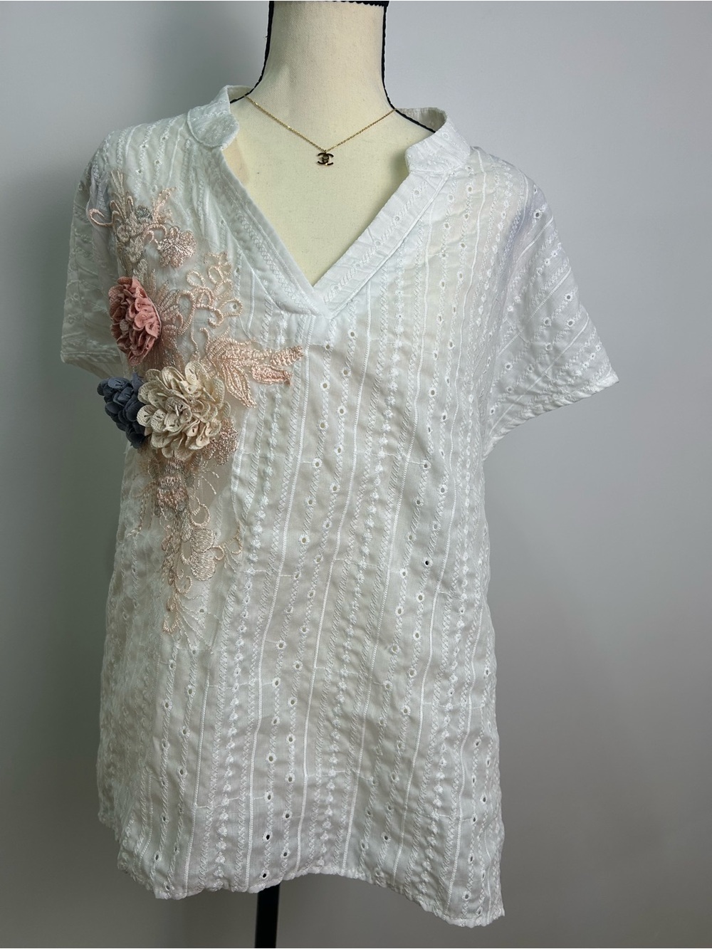 SHEIN White Eyelet V-Neck Tunic with Pink, Cream & Blue Floral Appliqués - Picture 3 of 5